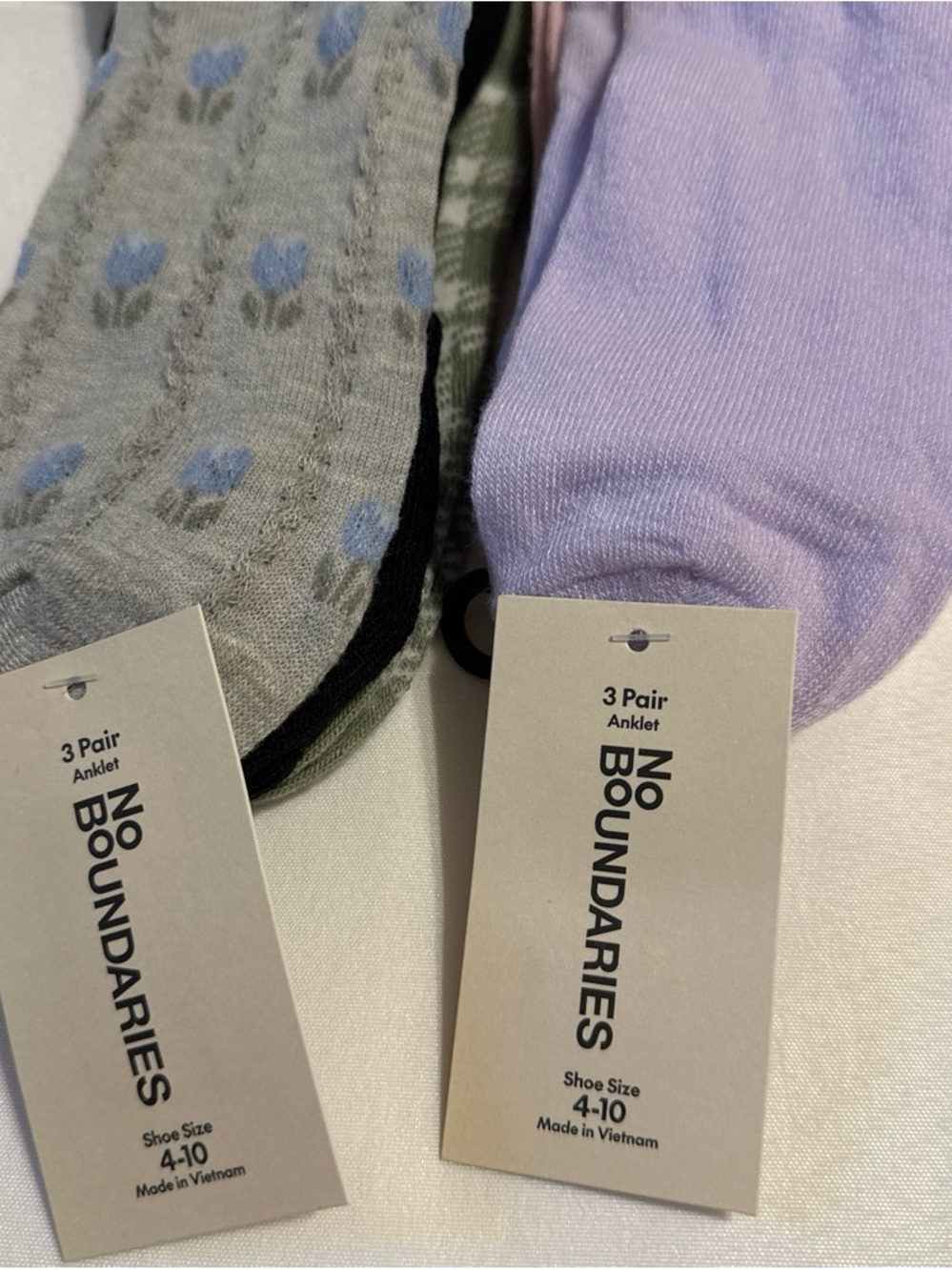 No Boundaries 3-Pack Ankle Socks - Lavender, Gray with Blue Dot, Olive